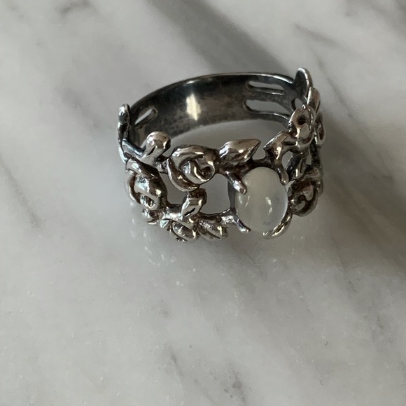 Vintage Silver Moonstone Ring - Picture 5 of 5